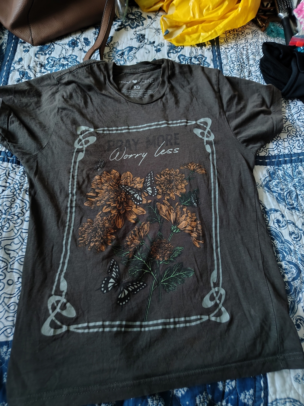 Social Scene Worry Less Floral Graphic Tee -Pray More XS